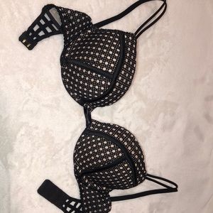 Victoria’s Secret sexy push-up bra